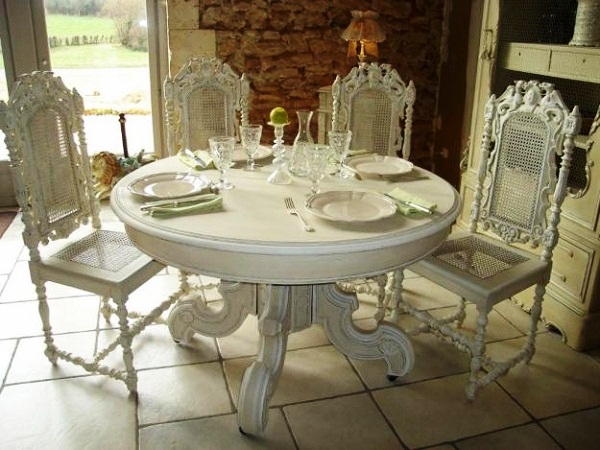 Кухонный стол с каменной столешницей классический